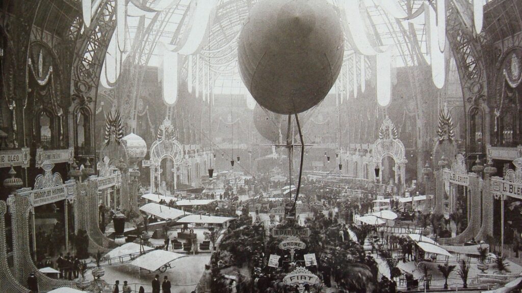 Salon de la locomotion aérienne dans la nef du Grand Palais, 1909